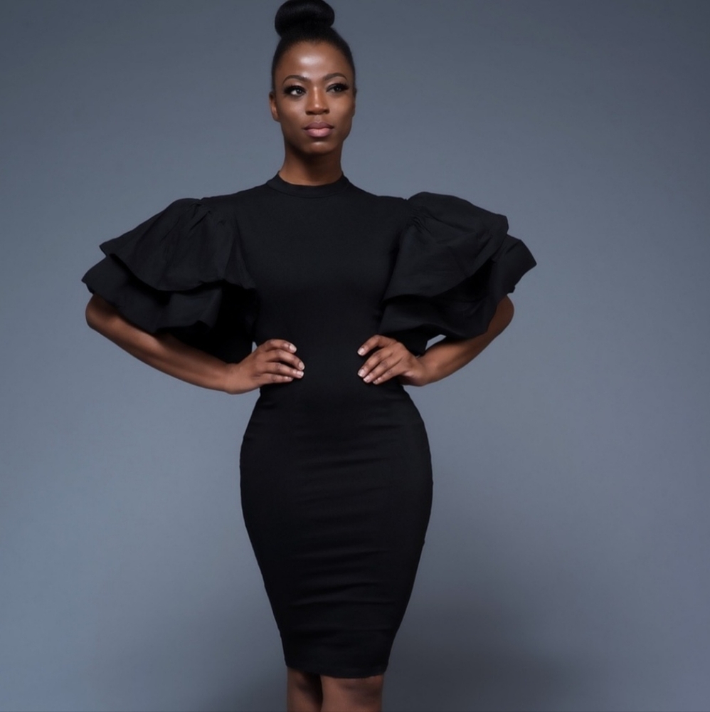 🎉HP🎉 Fitted Black Ruffle Sleeve Dress